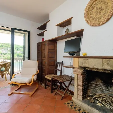 Sleeps 4 *