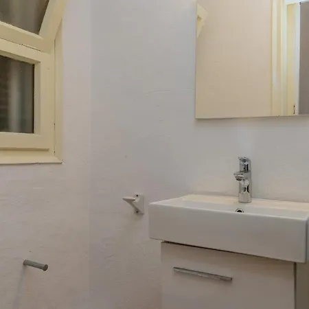 Sleeps 4 Appartamento Begur